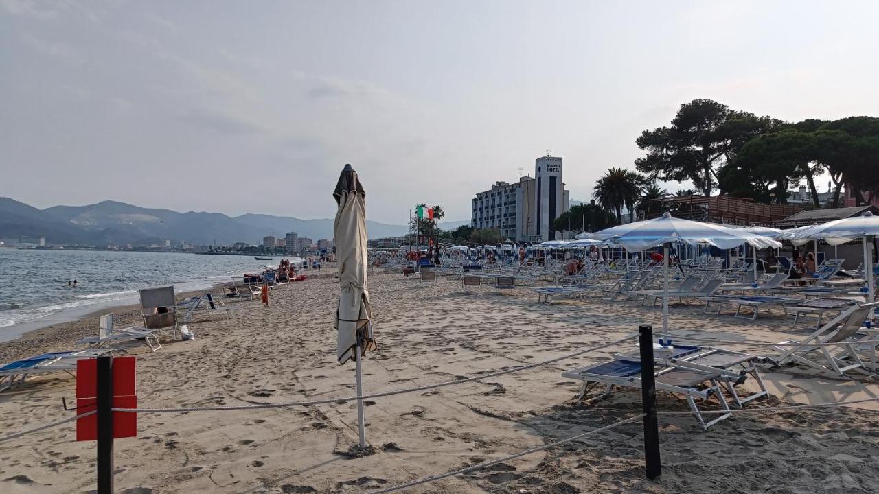 Karina, To The Beach With Terrace And Private Parking ซาโวนา ภายนอก รูปภาพ